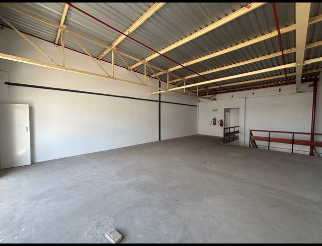 321M² WAREHOUSE TO LET IN BLACKHEATH INDUSTRIAL
